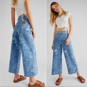 Wrangler World Wide Crop 662 Wide Leg Floral - W29/L27